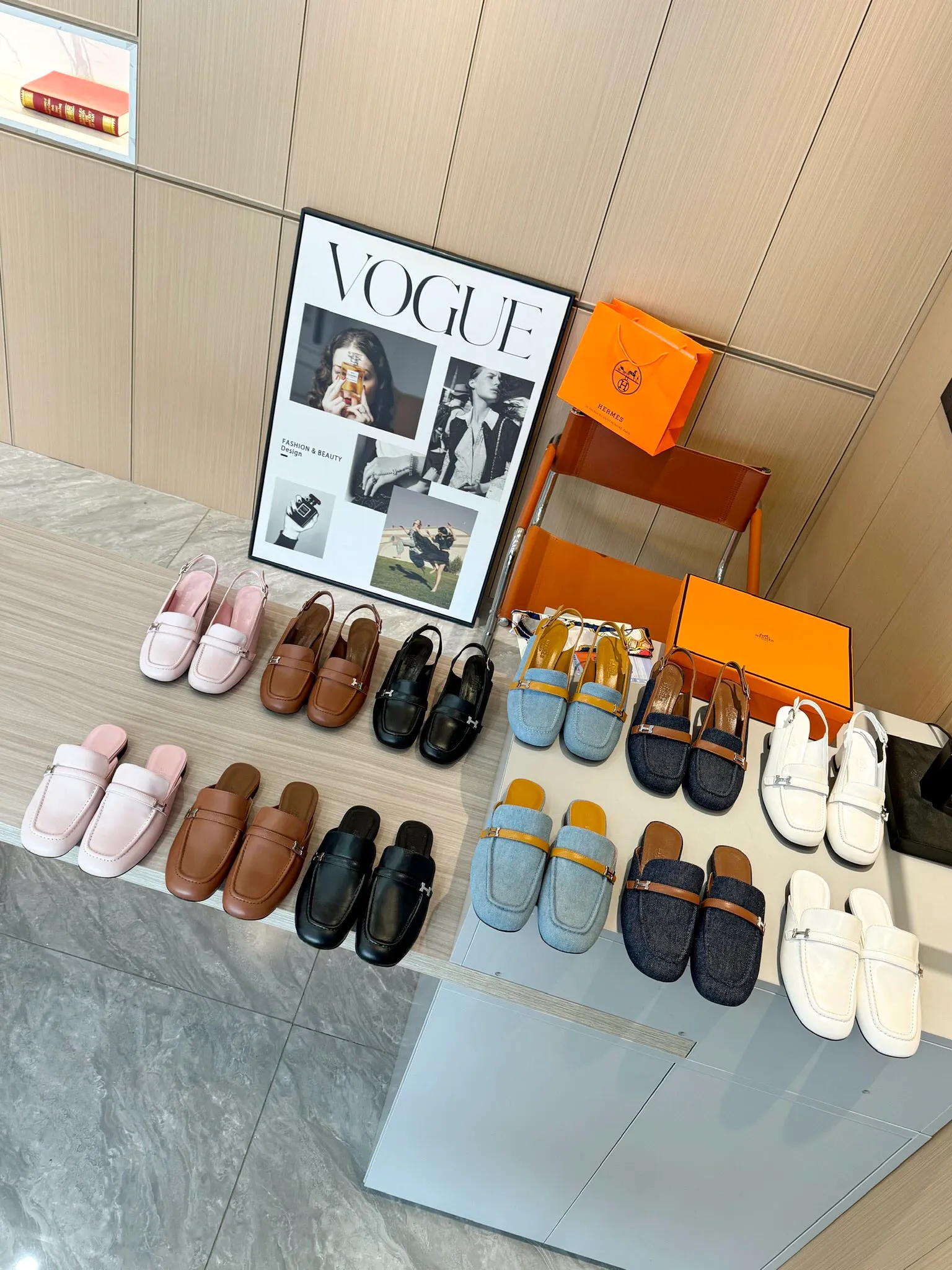 👟👟Ex-factory price 520👟👟 Hermes Groupie square-toe H-buckle mules, half-drag high heels and flat heels; the foot feel at the counter is invincible, groupie Mule shoes are made of h-buckle canvas and calfskin with mini silver Paris shoe buckles and contrasting piping. They are super beautiful in real life. Upper: imported original calfskin/original molded fabric. Lining: sheepskin. Outsole: Italian genuine leather outsole. Original packaging. Heel height: 5cm and 2 types of flat heel. Size: 35-41 (customized in size 42). Color: 6 colors.
